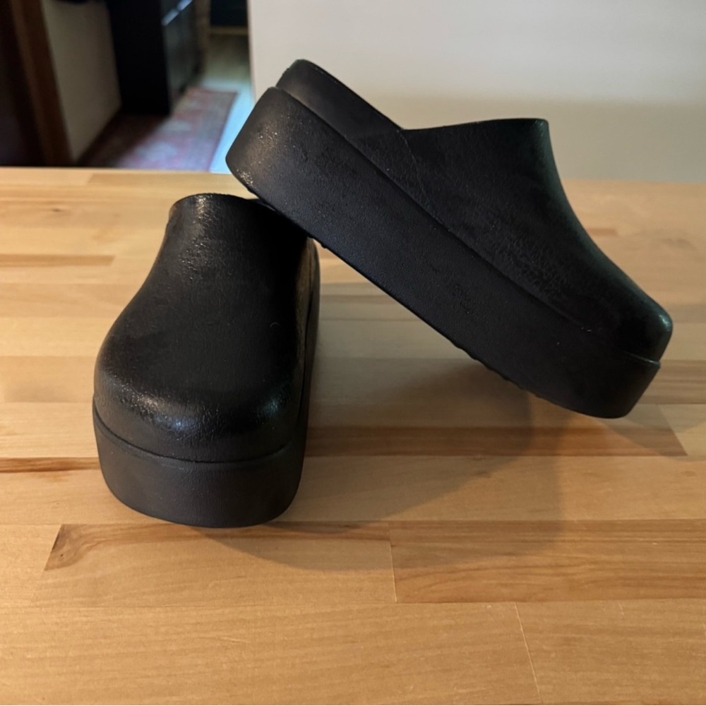 CROCS Women's Black Platform Mules